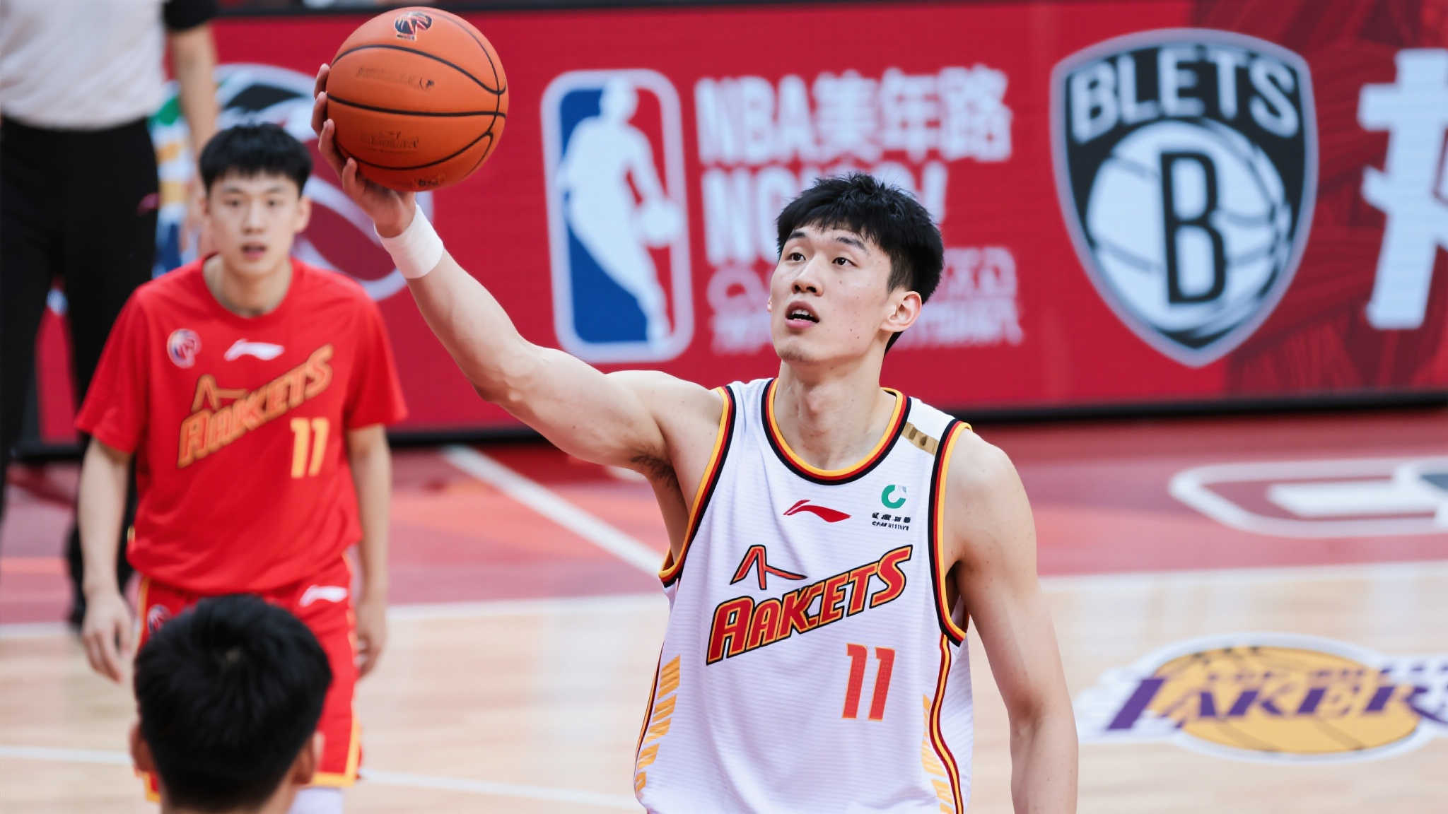 美媒评杨瀚森五大可能加盟球队：火箭领跑，篮网紧随，湖人与马刺入围